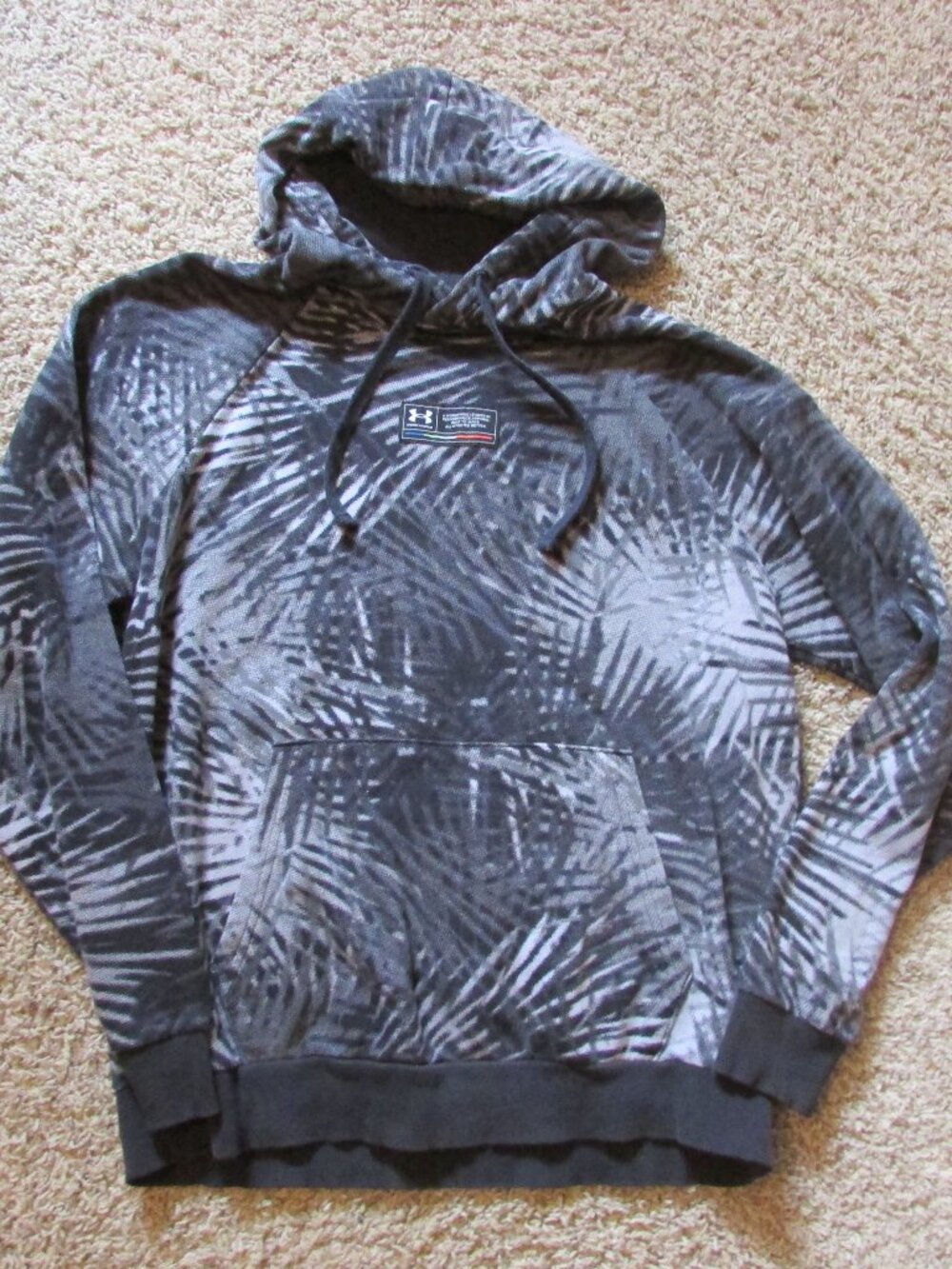 Under Armour Loose Medium Gray Palm Leaf Print Hoodie Pull Over Sweatshirt